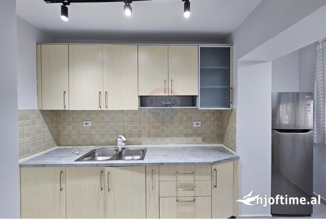 Shtepi me qera Apartament ne Tirane, 1+1, Mobilimi E mobiluar, Pagesa 550  Euro.