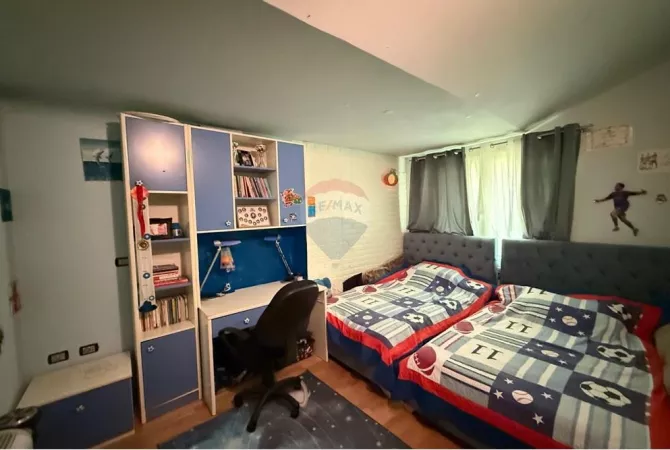 Shtepi me qera 3+1 ne Tirane - 2,200 Euro