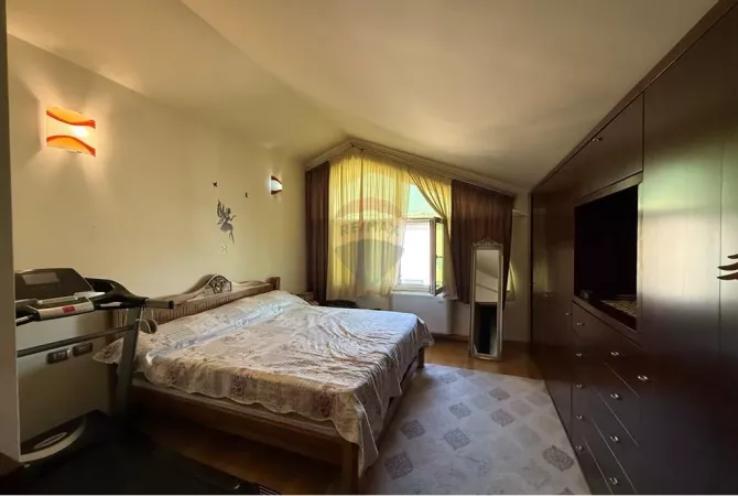 Shtepi me qera 3+1 ne Tirane - 2,200 Euro