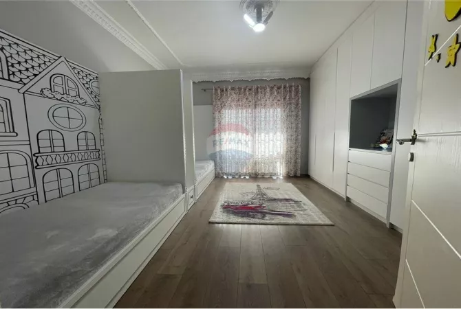 Shtepi me qera 7+1 ne Tirane - 5,000 Euro
