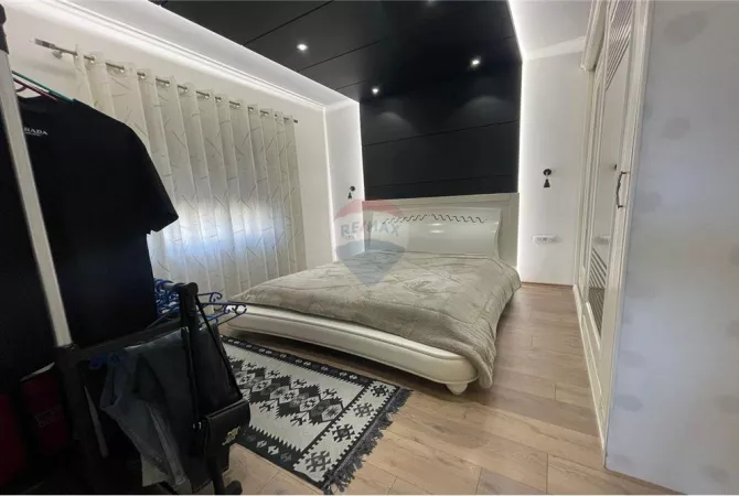 Shtepi me qera 7+1 ne Tirane - 5,000 Euro
