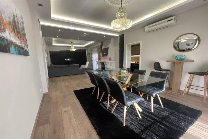 Shtepi me qera Vila Luksoze ne Tirane, 7+1, Mobilimi E mobiluar, Pagesa 5,000  Euro.