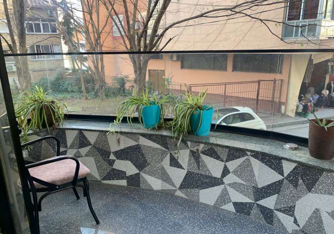 Jepet me qera Bar Kafe tek Mine peza, prane Big Market