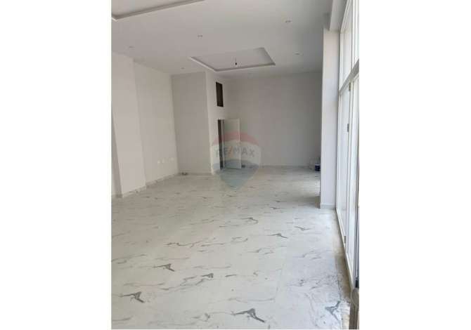 Jepet Ambjent me Qera tek Ish Fusha e Aviacionit Tirane