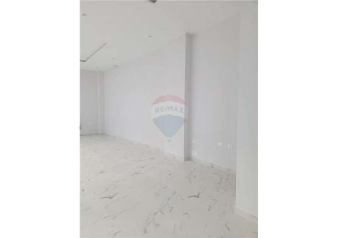 Jepet Ambjent me Qera tek Ish Fusha e Aviacionit Tirane