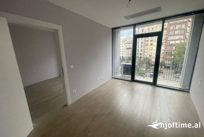 Ambient biznesi me qera 3+1 ne Tirane - 80,000 Leke