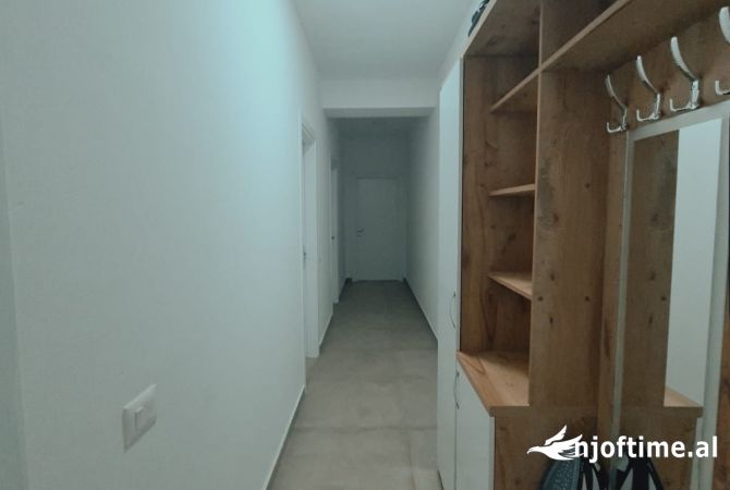 Shtepi me qera Apartament ne Tirane, 2+1, Mobilimi E mobiluar, Pagesa 700  Euro.