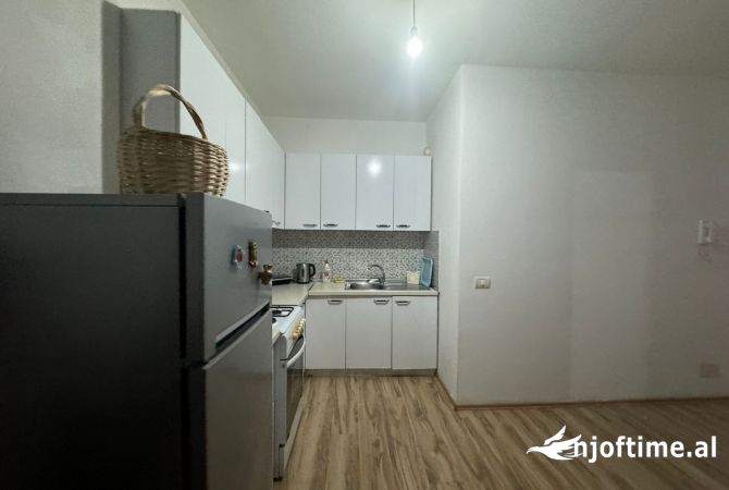 Shtepi ne shitje Apartament ne Tirane, 1+1, Mobilimi E mobiluar, Pagesa 145,000  Euro.