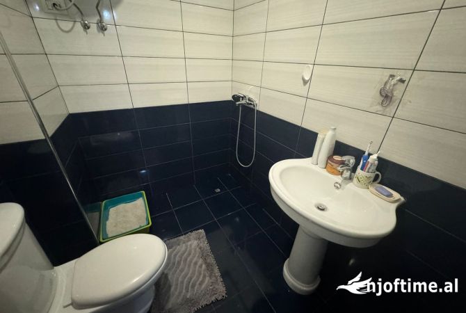 Shtepi ne shitje Apartament ne Tirane, 1+1, Mobilimi E mobiluar, Pagesa 145,000  Euro.