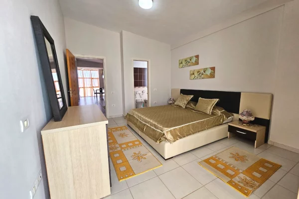 Shtepi ne shitje Apartament ne Durres, 2+1, Mobilimi E mobiluar, Pagesa 1,200,000  Euro.