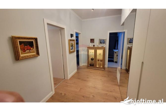 Shtepi me qera 2+1 ne Tirane - 1,000 Euro