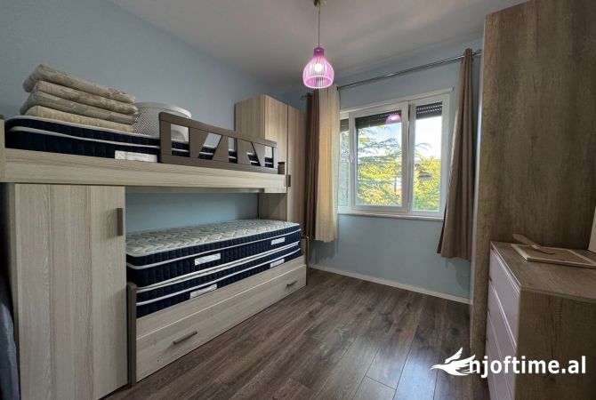 Shtepi ne shitje Apartament ne Durres, 2+1, Mobilimi E mobiluar, Pagesa 280,000  Euro.