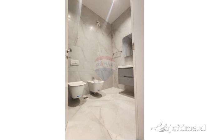 Shtepi me qera Apartament ne Tirane, 2+1, Mobilimi E mobiluar, Pagesa 1,300  Euro.