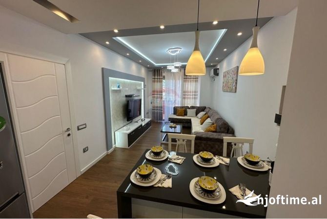 Shtepi ne shitje Apartament ne Tirane, 2+1, Mobilimi E mobiluar, Pagesa 145,000  Euro.