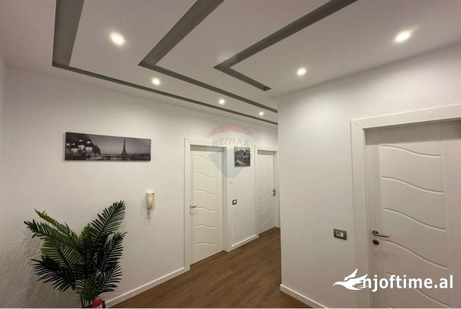 Shtepi ne shitje Apartament ne Tirane, 2+1, Mobilimi E mobiluar, Pagesa 145,000  Euro.