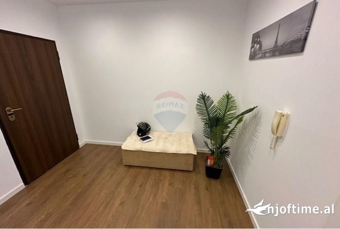 Shtepi ne shitje Apartament ne Tirane, 2+1, Mobilimi E mobiluar, Pagesa 145,000  Euro.