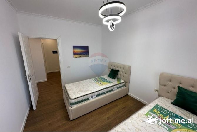 Shtepi ne shitje Apartament ne Tirane, 2+1, Mobilimi E mobiluar, Pagesa 145,000  Euro.