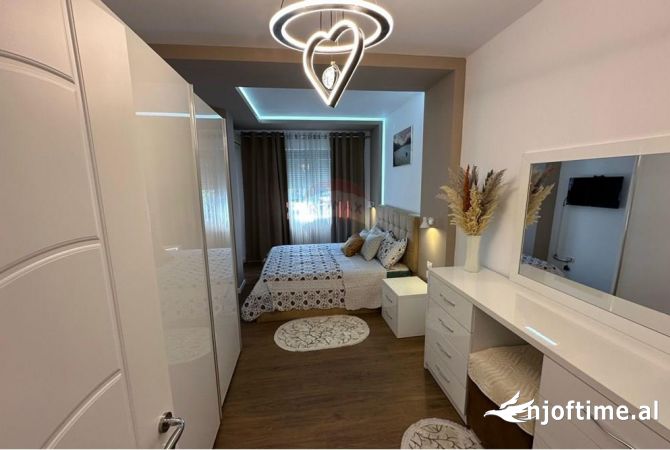 Shtepi ne shitje Apartament ne Tirane, 2+1, Mobilimi E mobiluar, Pagesa 145,000  Euro.