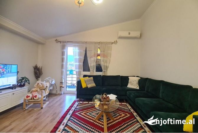 Shtepi ne shitje Apartament ne Tirane, 2+1, Mobilimi E mobiluar, Pagesa 150,000  Euro.