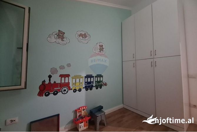 Shtepi ne shitje Apartament ne Tirane, 2+1, Mobilimi E mobiluar, Pagesa 150,000  Euro.