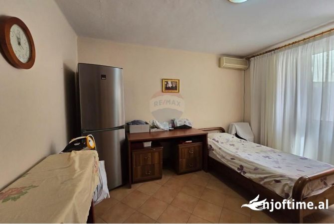 Shtepi ne shitje Apartament ne Tirane, 3+1, Mobilimi E mobiluar, Pagesa 230,000  Euro.