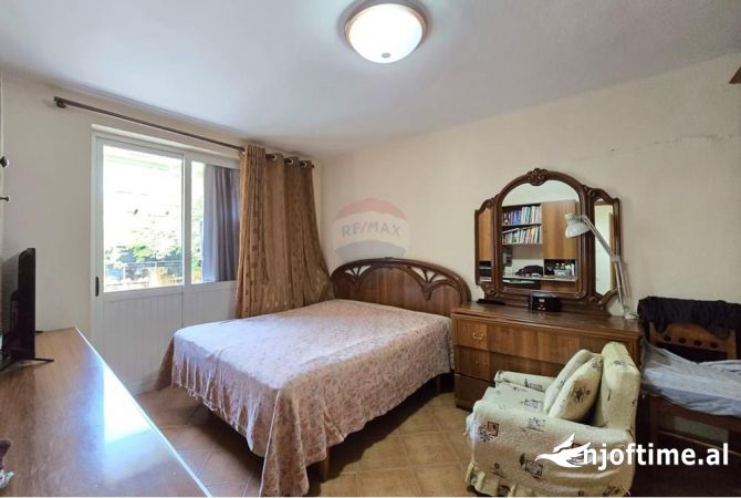 Shtepi ne shitje Apartament ne Tirane, 3+1, Mobilimi E mobiluar, Pagesa 230,000  Euro.