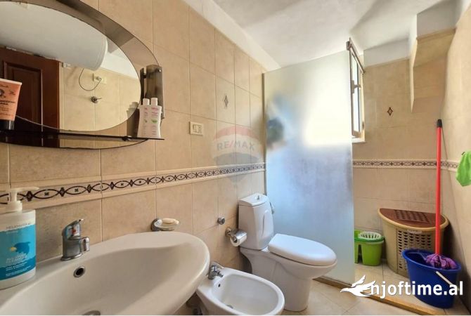 Shtepi ne shitje Apartament ne Tirane, 3+1, Mobilimi E mobiluar, Pagesa 230,000  Euro.