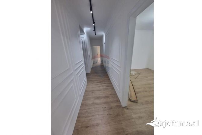 Shtepi ne shitje Apartament ne Tirane, 2+1, Mobilimi Bosh, pa mobiluar, Pagesa 135,000  Euro.