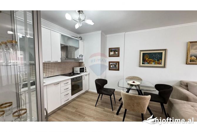 Shtepi me qera Apartament ne Tirane, 1+1, Mobilimi E mobiluar, Pagesa 720  Euro.