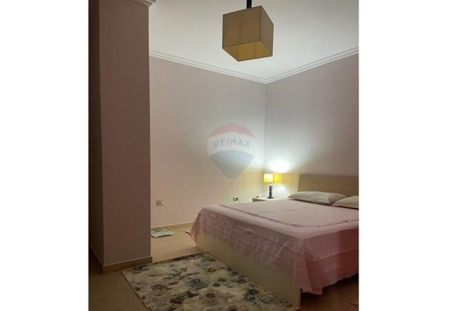 Shtepi me qera Apartament ne Tirane, 1+1, Mobilimi E mobiluar, Pagesa 500  Euro.