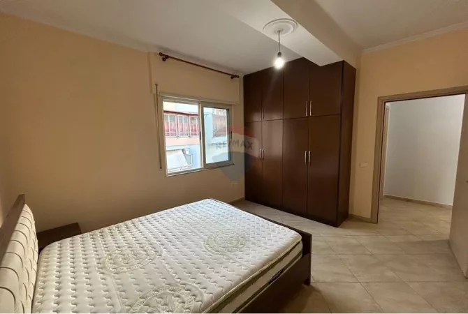 Shtepi me qera Apartament ne Tirane, 2+1, Mobilimi E mobiluar, Pagesa 580  Euro.