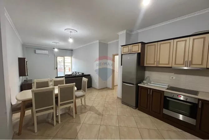 Shtepi me qera Apartament ne Tirane, 2+1, Mobilimi E mobiluar, Pagesa 580  Euro.