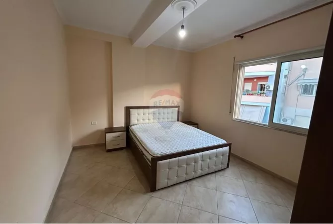 Shtepi me qera Apartament ne Tirane, 2+1, Mobilimi E mobiluar, Pagesa 580  Euro.
