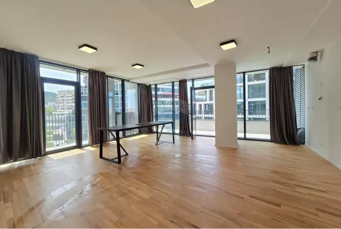 Ambient biznesi me qera 2+1 ne Tirane - 1,850 Euro