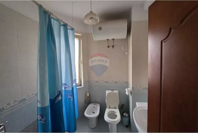 Shtepi me qera Apartament ne Tirane, 3+1, Mobilimi E mobiluar, Pagesa 800  Euro.