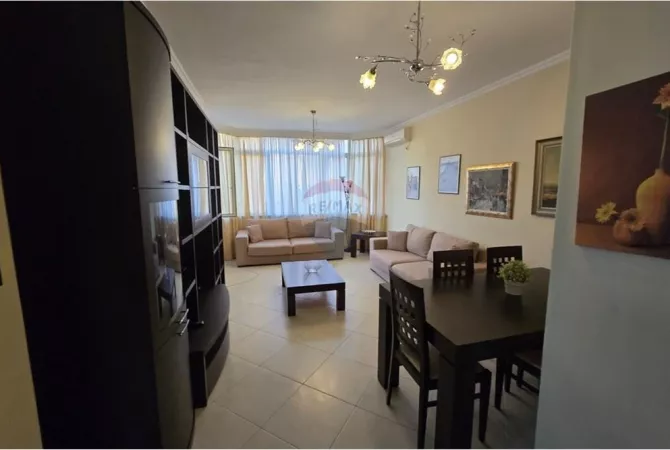 Shtepi me qera Apartament ne Tirane, 3+1, Mobilimi E mobiluar, Pagesa 800  Euro.