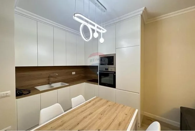 Shtepi me qera Apartament ne Tirane, 2+1, Mobilimi E mobiluar, Pagesa 1,100  Euro.