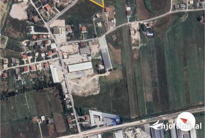 Truall ose Toke  ne Tirane - 105,000 Euro