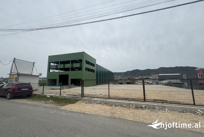 Truall ose Toke  ne Tirane - 75,000 Euro