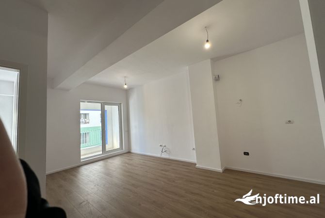 Shtepi ne shitje 1+1 ne Tirane - 82,000 Euro