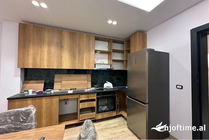 Shtepi ne shitje Apartament ne Tirane, 2+1, Mobilimi E mobiluar, Pagesa 230,000  Euro.