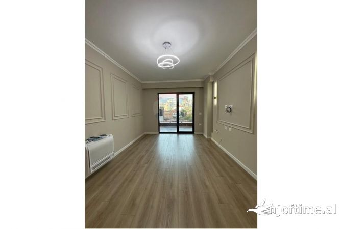 Ambient biznesi me qera 3+1 ne Tirane - 800 Euro