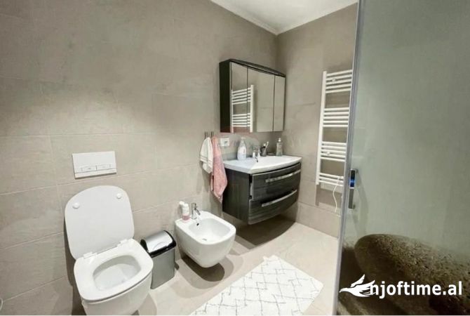 Shtepi me qera Apartament ne Tirane, 2+1, Mobilimi E mobiluar, Pagesa 800  Euro.