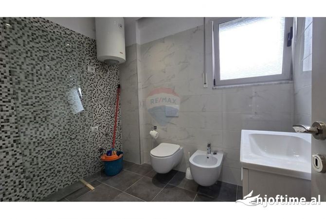 Shtepi ne shitje Apartament ne Tirane, 3+1, Mobilimi Bosh, pa mobiluar, Pagesa 277,000  Euro.