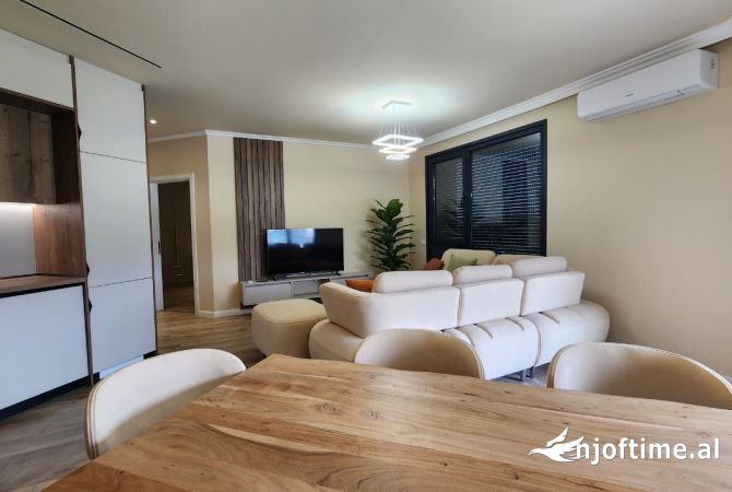 Shtepi me qera 2+1 ne Tirane - 1,200 Euro