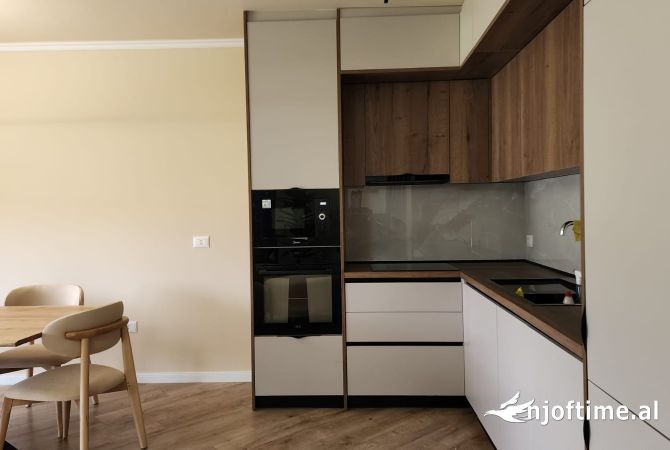 Shtepi me qera 2+1 ne Tirane - 1,200 Euro