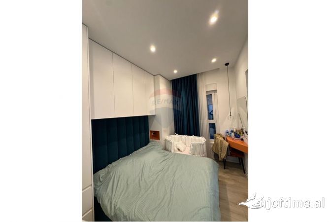 Shtepi ne shitje Apartament ne Tirane, 2+1, Mobilimi E mobiluar, Pagesa 168,000  Euro.