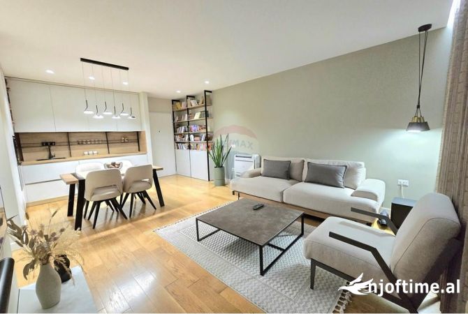 Shtepi ne shitje Apartament ne Tirane, 2+1, Mobilimi E mobiluar, Pagesa 240,000  Euro.