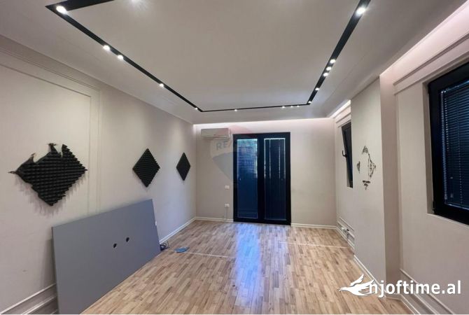 Ambient biznesi me qera 3+1 ne Tirane - 1,200 Euro