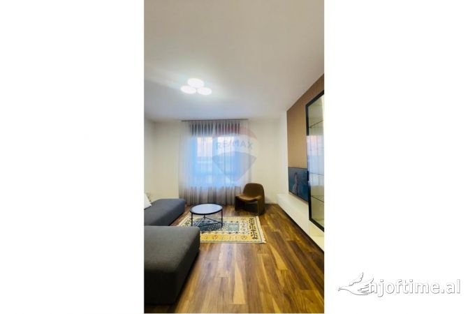 Shtepi me qera 2+1 ne Tirane - 800 Euro